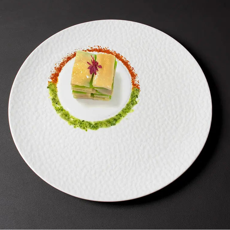 assiette_design_gastronomique_deleurde_professionnelle_premium_moderne_etoile