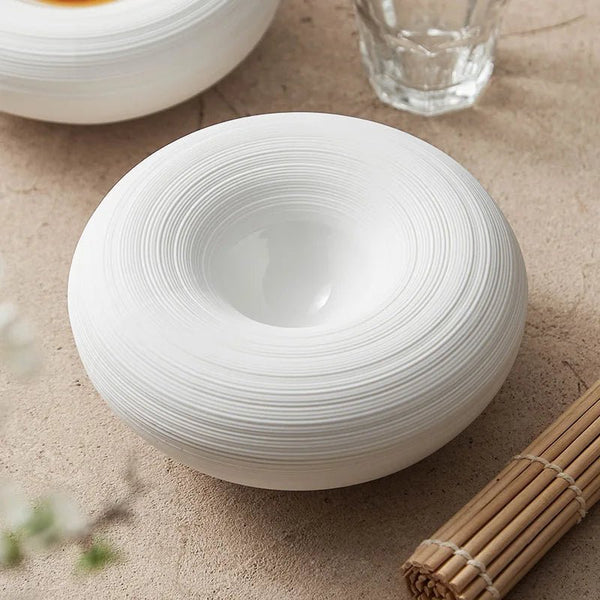 Assiette Bol Céramique Blanc Nuvia Maison Deleurde, vue rapprochée de la forme et de la finition