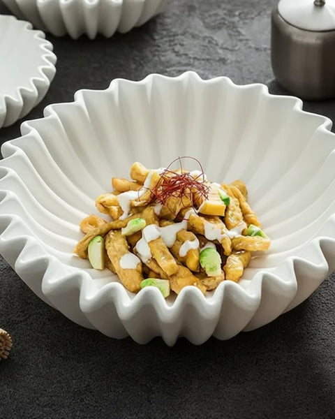 Assiette Bol Céramique Blanc Piky Maison Deleurde, vue rapprochée de la forme et de la finition