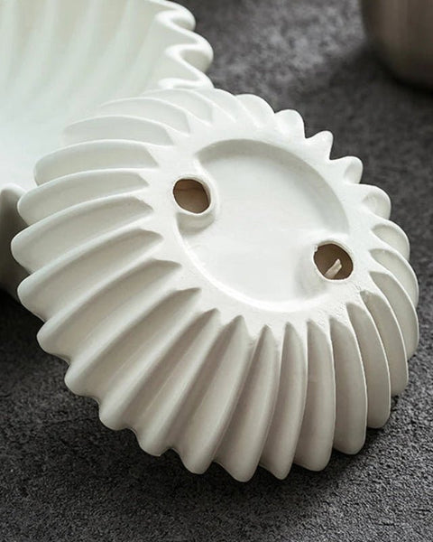 Assiette Bol Céramique Blanc Piky Maison Deleurde, vue rapprochée de la forme et de la finition
