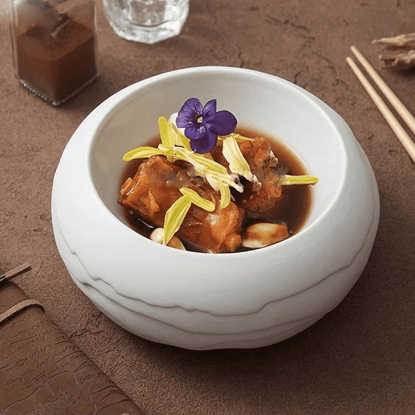 Assiette Bol Céramique Tears Maison Deleurde, vue rapprochée de la forme et de la finition