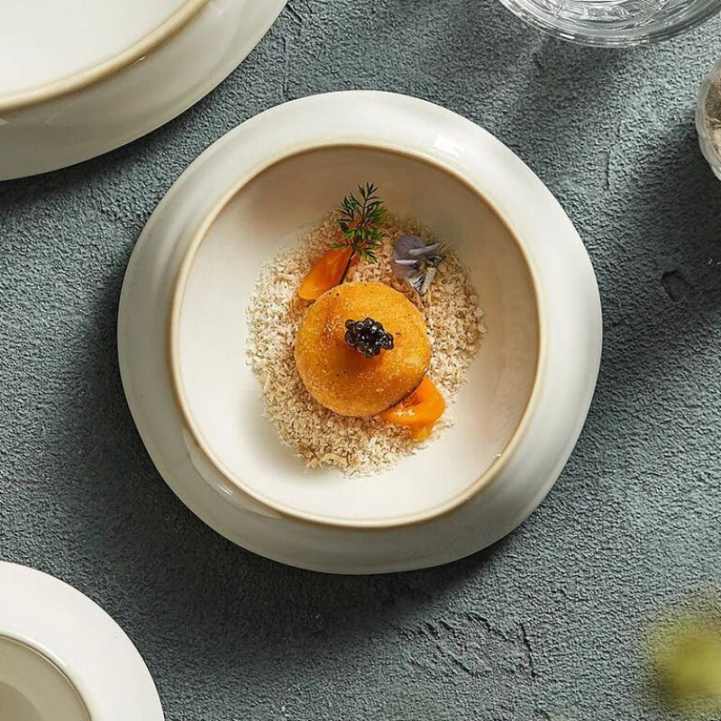 Assiette Céramique Ronde Automne Maison Deleurde, vue rapprochée de la forme et de la finition