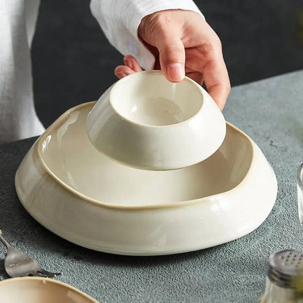 Assiette Céramique Ronde Automne Maison Deleurde, vue rapprochée de la forme et de la finition