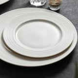 Assiette Céramique Élégante Avero Maison Deleurde, vue rapprochée de la forme et de la finition