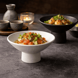 Assiette Céramique Sur Pied Bell Maison Deleurde, vue rapprochée de la forme et de la finition