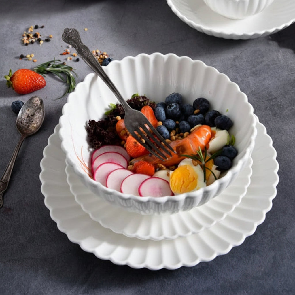 Assiette Céramique Blanche Sun Maison Deleurde, vue rapprochée de la forme et de la finition