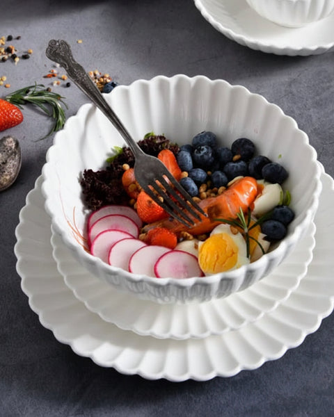 Assiette Céramique Blanche Sun Maison Deleurde, vue rapprochée de la forme et de la finition