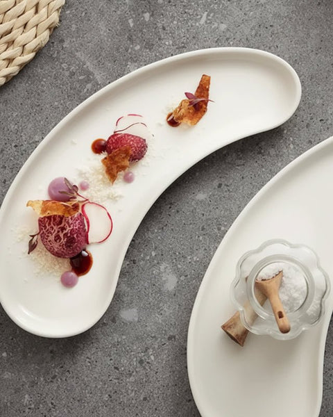 Plat Céramique Blanc Caji Maison Deleurde, vue rapprochée de la forme et de la finition