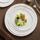 Assiette Céramique Brillante Celeste Maison Deleurde avec dressage gastronomique