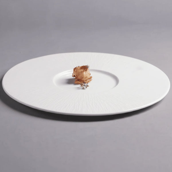 Assiette Céramique Blanche Centro Maison Deleurde, vue rapprochée de la forme et de la finition
