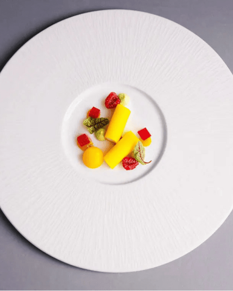 Assiette Céramique Blanche Centro Maison Deleurde, vue rapprochée de la forme et de la finition