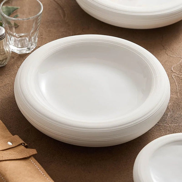 Assiette Céramique Blanche Cirlis Maison Deleurde, vue rapprochée de la forme et de la finition