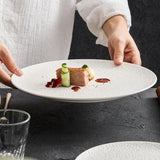 Assiette Céramique Fine Crunch Maison Deleurde avec dressage gastronomique