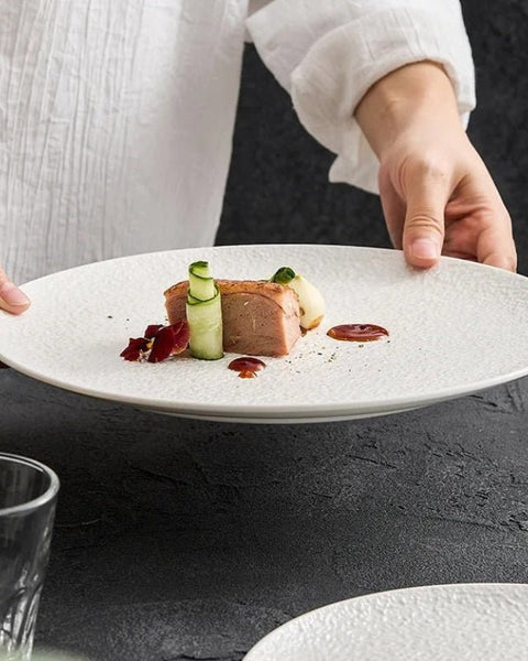 Assiette Céramique Fine Crunch Maison Deleurde avec dressage gastronomique