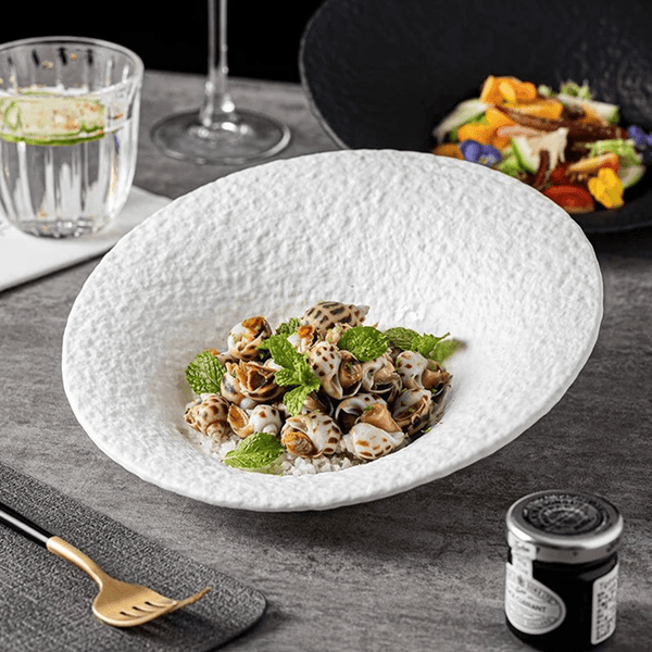 Assiette Céramique Texturée Crunchy Maison Deleurde avec dressage gastronomique