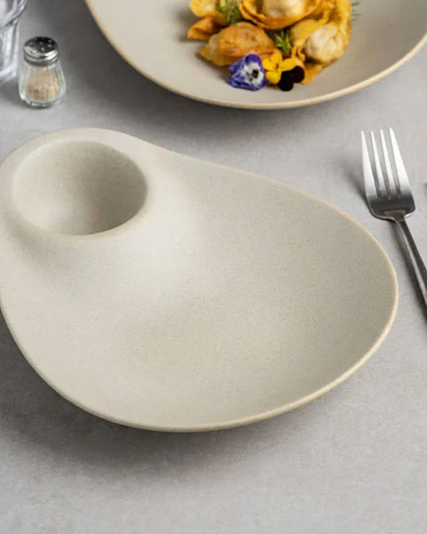 Assiette en céramique Écrin Maison Deleurde avec coupelle intégrée