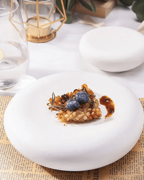 Assiette Céramique Petite Blanche Elevate Maison Deleurde avec dressage gastronomique