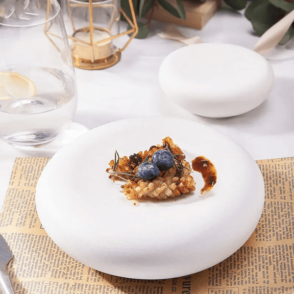 Assiette Céramique Petite Blanche Elevate Maison Deleurde avec dressage gastronomique