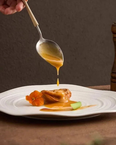 Assiette Céramique Blanche Epure Maison Deleurde avec dressage gastronomique