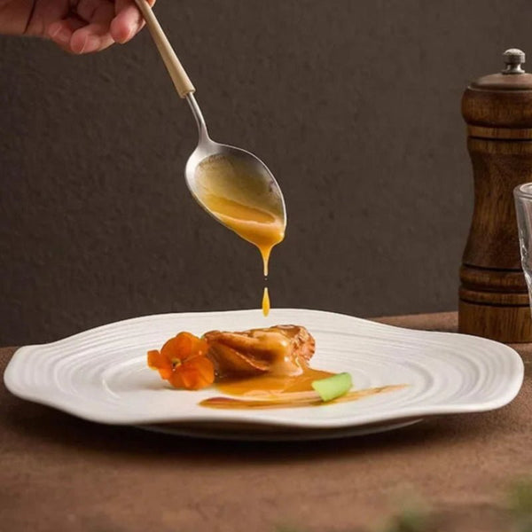 Assiette Céramique Blanche Epure Maison Deleurde avec dressage gastronomique
