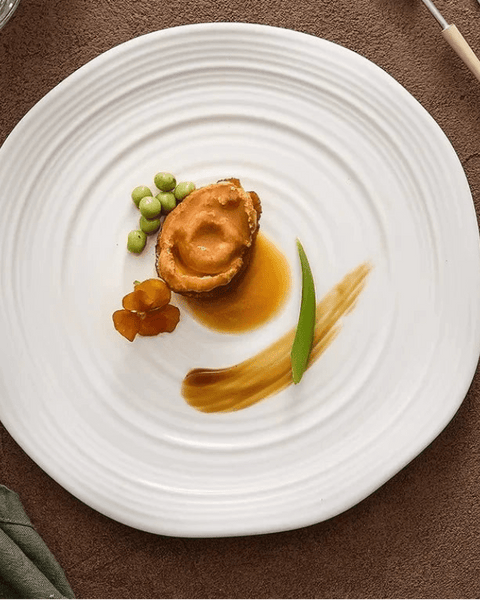 Assiette Céramique Blanche Epure Maison Deleurde avec dressage gastronomique