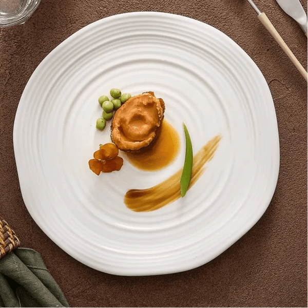 Assiette Céramique Blanche Epure Maison Deleurde avec dressage gastronomique
