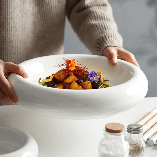 Assiette Céramique Ronde Essence Maison Deleurde avec dressage gastronomique