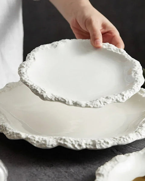 Assiette en céramique Rivage Maison Deleurde, vue détaillée du bord texturé