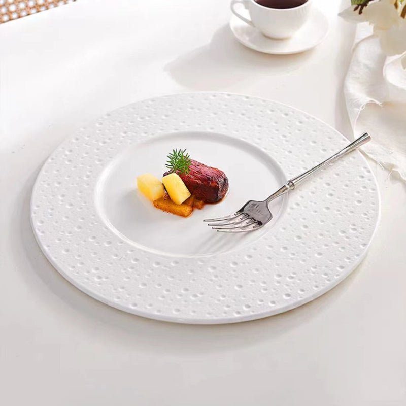 Assiette Céramique Grande Moon Maison Deleurde avec dressage gastronomique