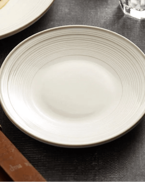 Assiette Céramique Design Spiral Maison Deleurde, vue rapprochée de la forme et de la finition