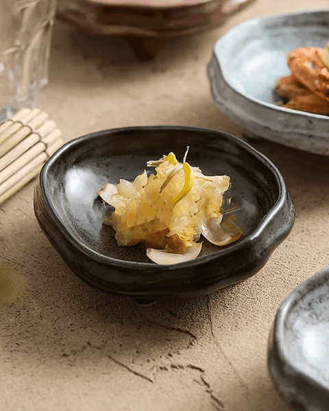 Assiette Céramique Sur Pied Stone Maison Deleurde avec dressage gastronomique