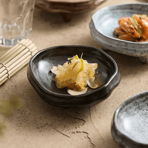 Assiette Céramique Sur Pied Stone Maison Deleurde avec dressage gastronomique
