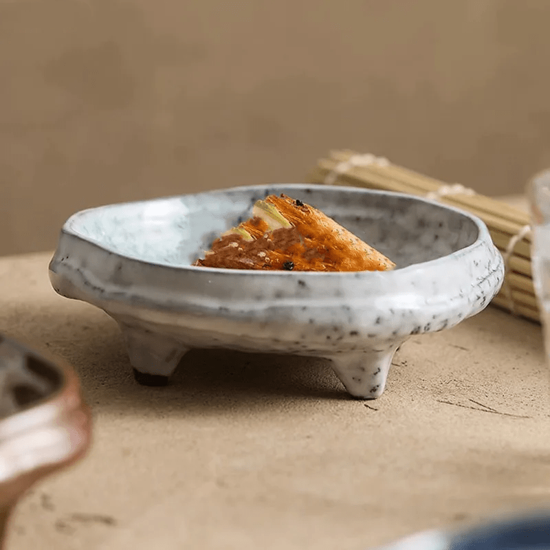 Assiette Céramique Sur Pied Stone Maison Deleurde avec dressage gastronomique