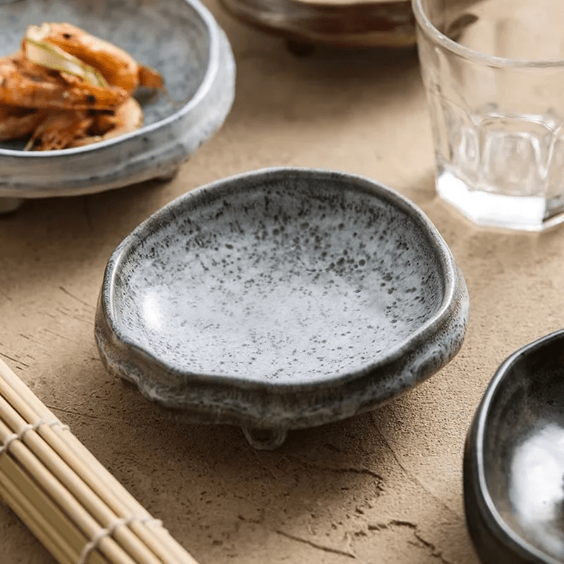 Assiette Céramique Sur Pied Stone Maison Deleurde avec dressage gastronomique