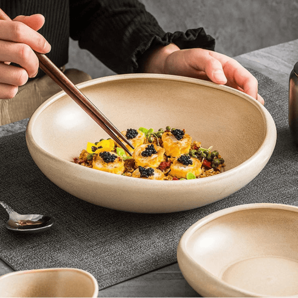 Assiette Creuse Céramique Marron Terracotta Maison Deleurde avec dressage gastronomique