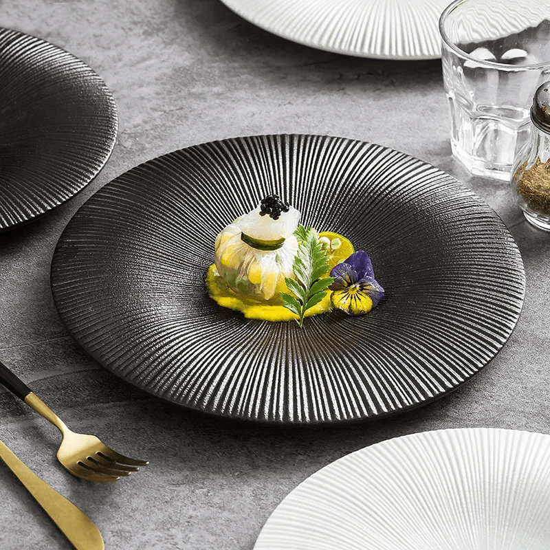 Assiette Céramique Rayonnante Zenith Maison Deleurde avec dressage gastronomique