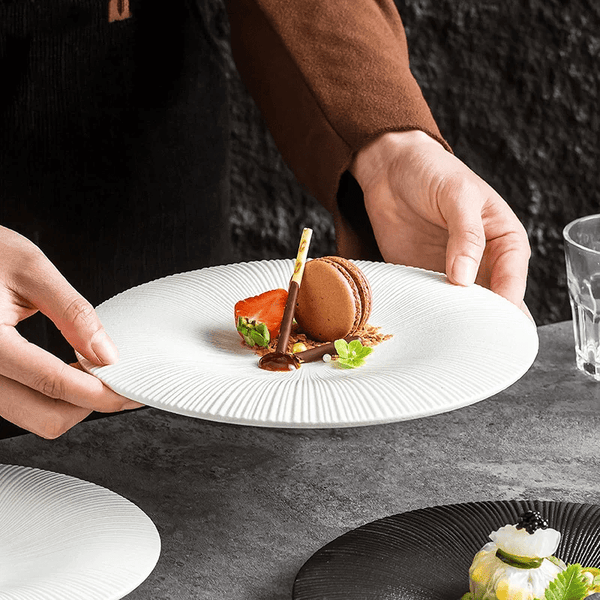 Assiette Céramique Rayonnante Zenith Maison Deleurde avec dressage gastronomique
