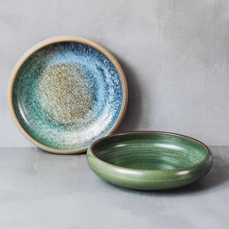 assiette design de style poterie bleu et vert