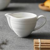 Saucière Céramique Blanche Trophy Maison Deleurde avec dressage gastronomique