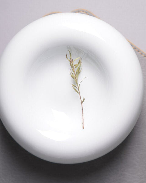 Assiette Céramique Bobly Maison Deleurde, vue rapprochée de la forme et de la finition