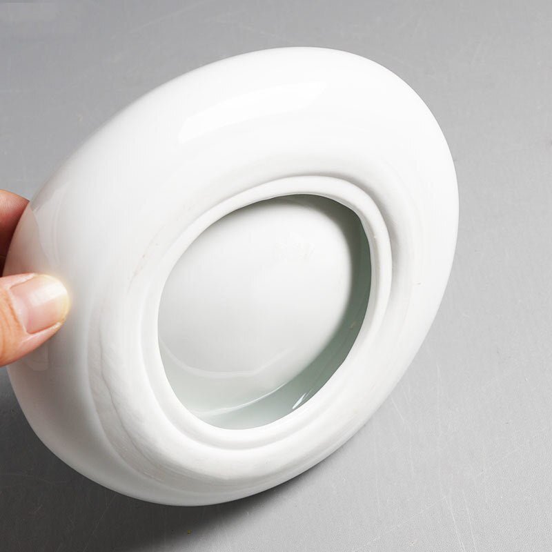 Assiette Céramique Ovale Bubble Maison Deleurde, vue rapprochée de la forme et de la finition
