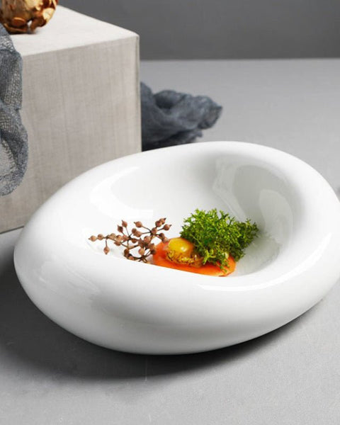 Assiette Céramique Ovale Bubble Maison Deleurde avec dressage gastronomique