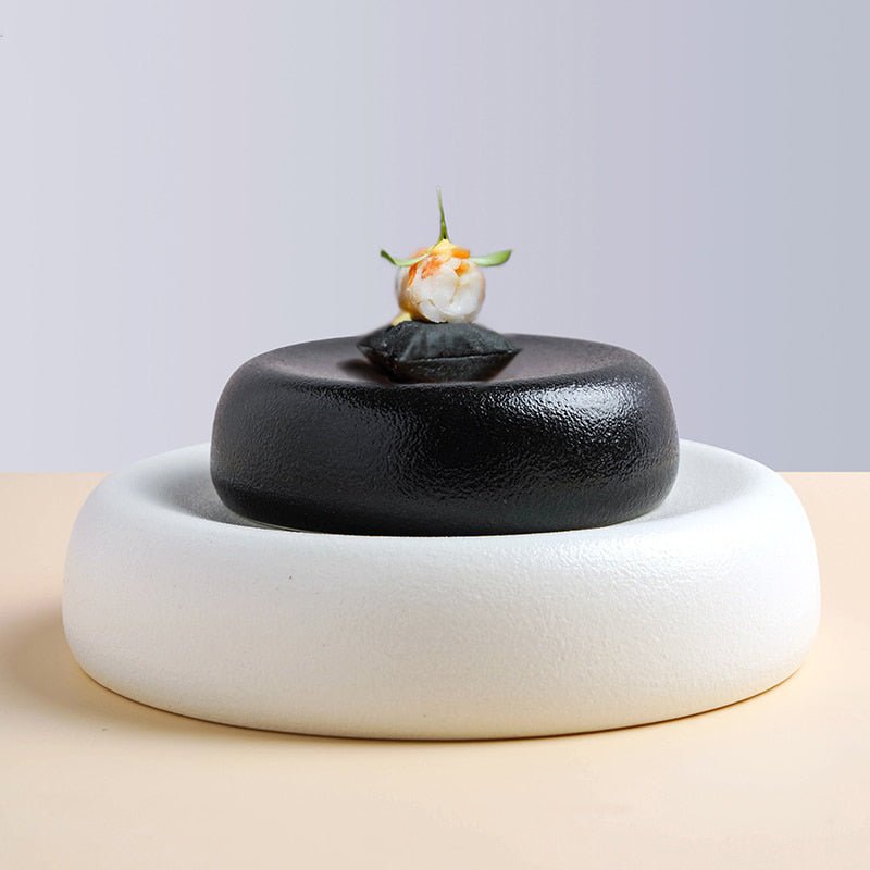 Assiette Céramique Contraste Joy Maison Deleurde, vue rapprochée de la forme et de la finition