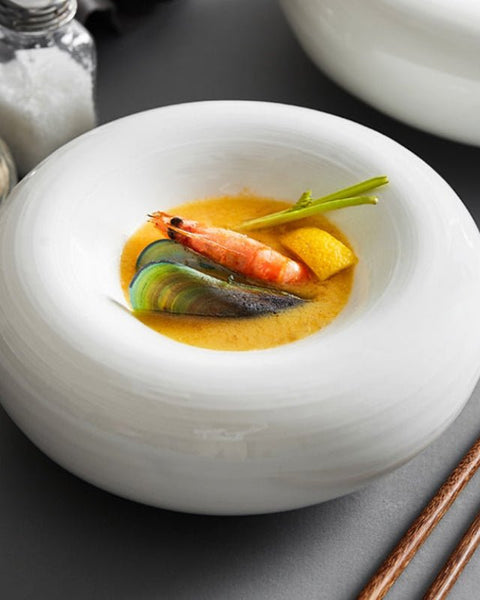 Assiette Céramique Creuse Nuage Maison Deleurde avec dressage gastronomique