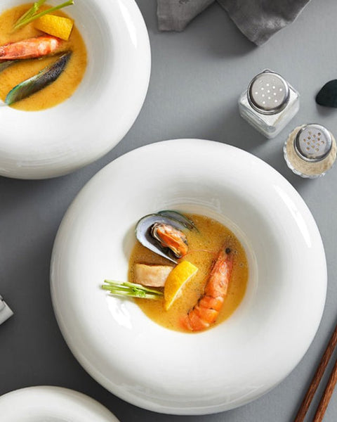 Assiette Céramique Creuse Nuage Maison Deleurde avec dressage gastronomique