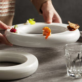 Plat à Mignardise Céramique Ring Maison Deleurde avec dressage gastronomique