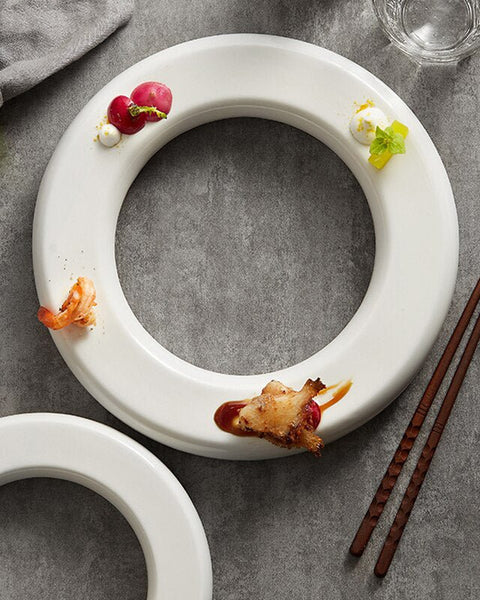 Plat à Mignardise Céramique Ring Maison Deleurde avec dressage gastronomique
